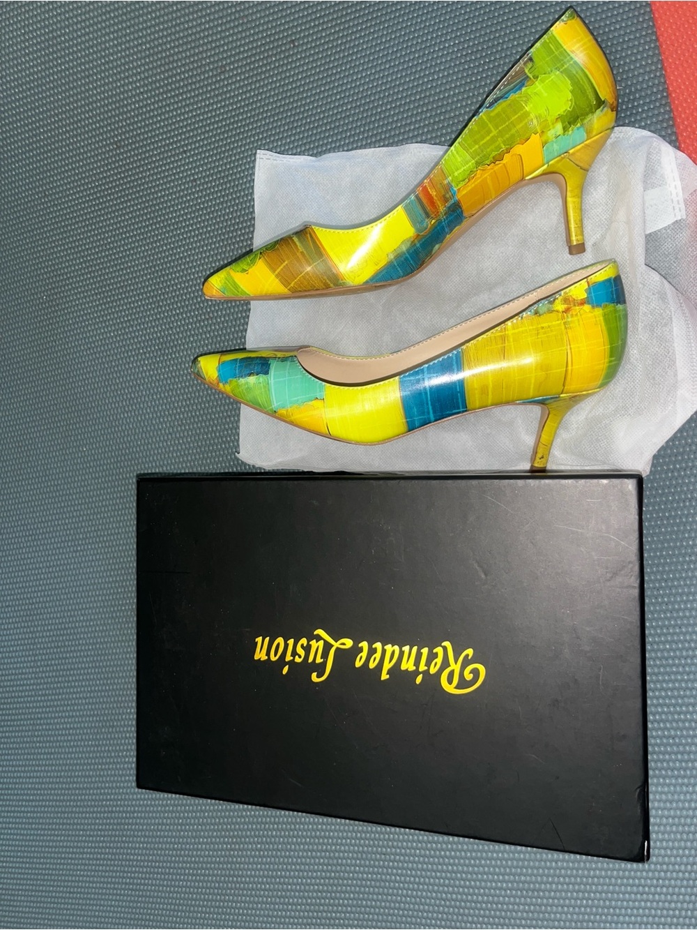 Yellow & Blue Pointed-Toe Women’s Pumps